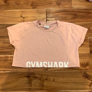 Gym shark cropped tee
